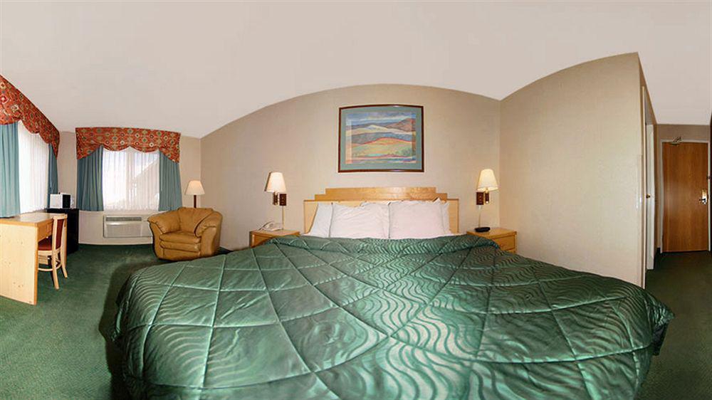 Quality Inn & Suites West Pueblo Buitenkant foto