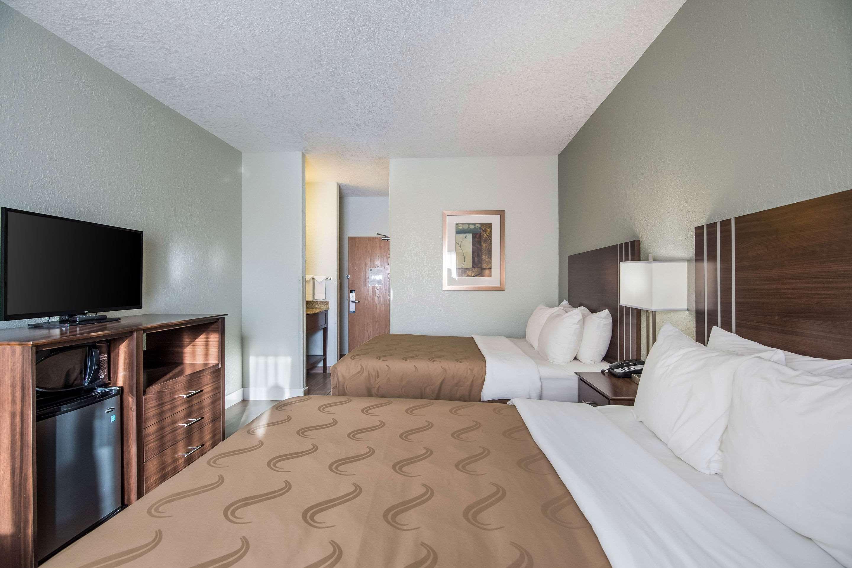 Quality Inn & Suites West Pueblo Buitenkant foto